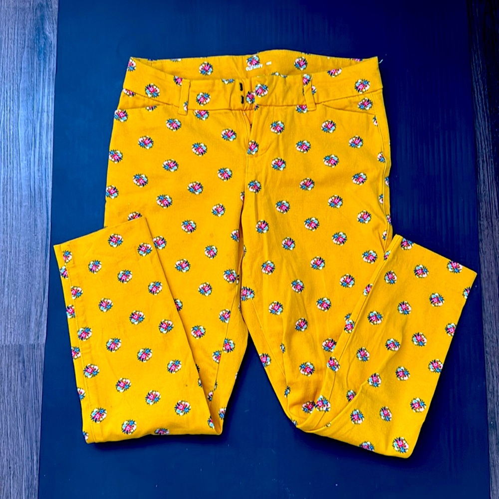 Old Navy Yellow Floral Print Mid Rise Pixie Pants Size 2